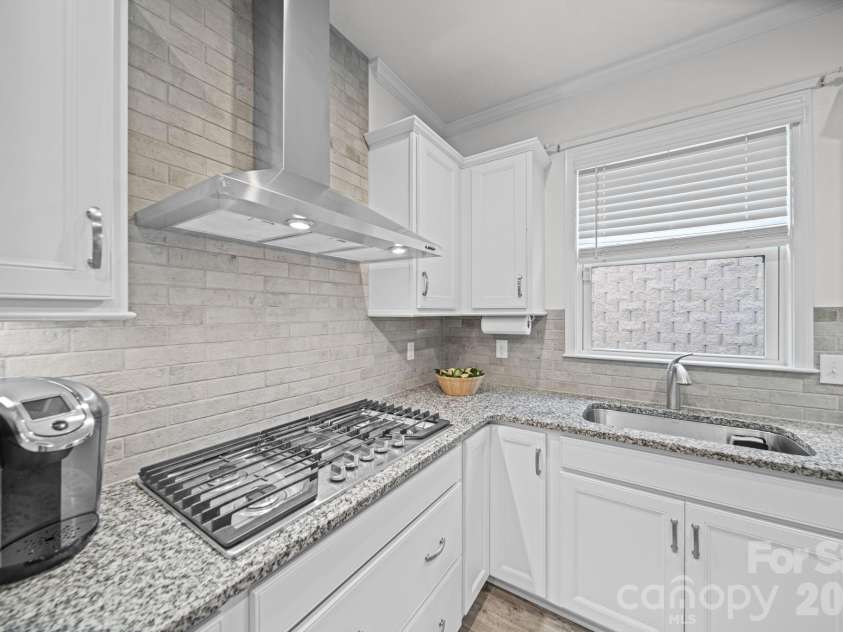 7107 Brookline Place, Huntersville, NC 28078.  MLS# CAR4413327, YatesRealty ID 33387. 