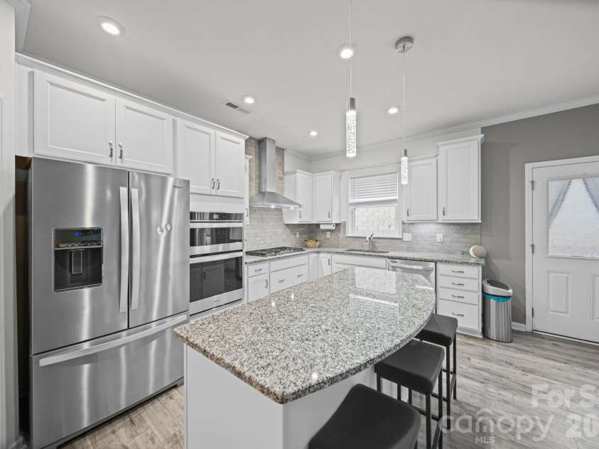 7107 Brookline Place, Huntersville, NC 28078.  MLS# CAR4413327, YatesRealty ID 33387. 