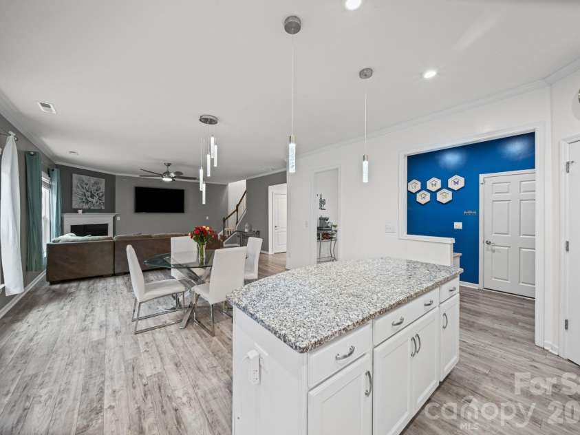 7107 Brookline Place, Huntersville, NC 28078.  MLS# CAR4413327, YatesRealty ID 33387. 