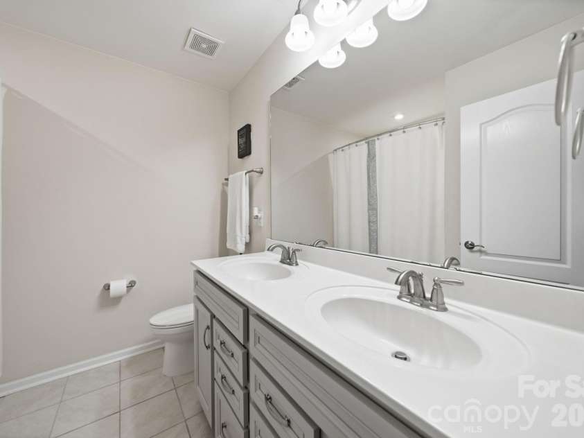 7107 Brookline Place, Huntersville, NC 28078.  MLS# CAR4413327, YatesRealty ID 33387. 