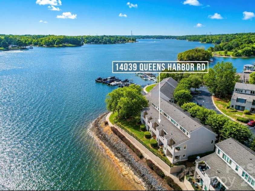 14039 Queens Harbor Road, Charlotte, NC 28278.  MLS# CAR4393361, YatesRealty ID 33388. 