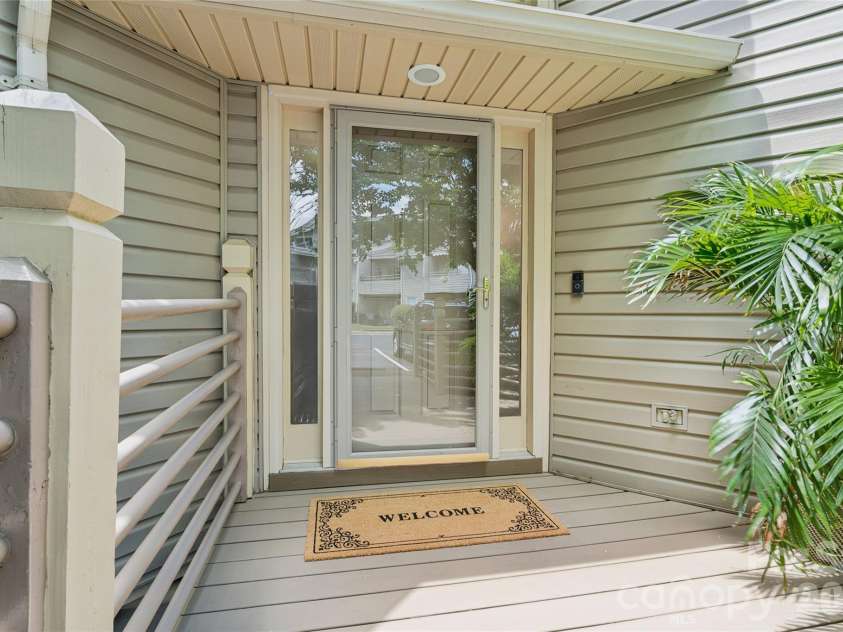 14039 Queens Harbor Road, Charlotte, NC 28278.  MLS# CAR4393361, YatesRealty ID 33388. 
