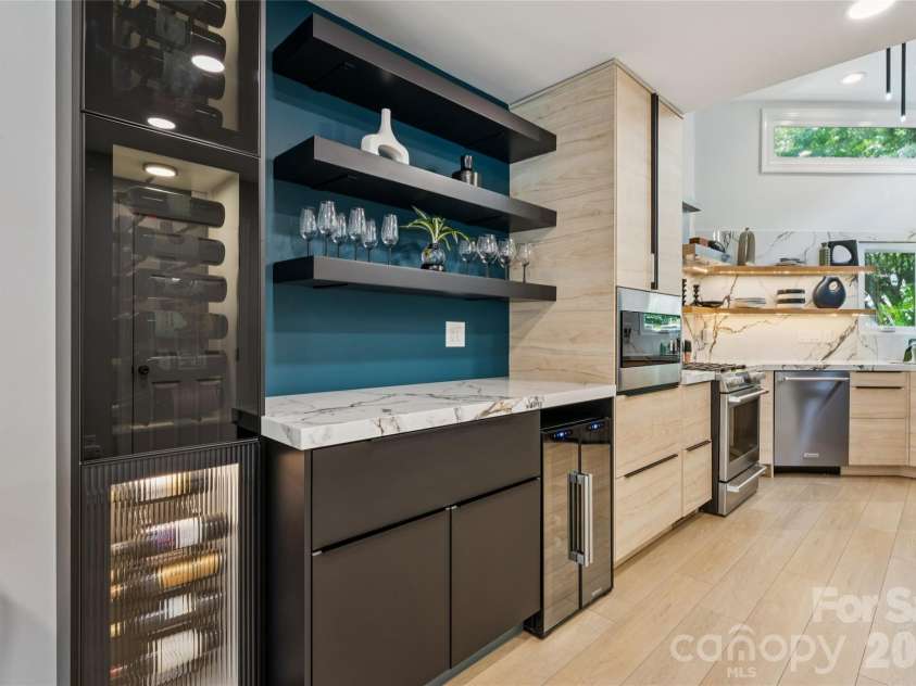 14039 Queens Harbor Road, Charlotte, NC 28278.  MLS# CAR4393361, YatesRealty ID 33388. 