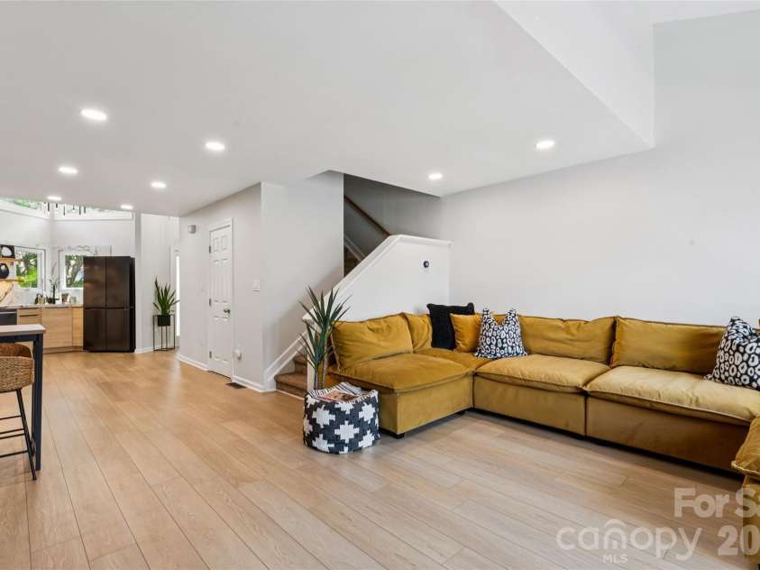 14039 Queens Harbor Road, Charlotte, NC 28278.  MLS# CAR4393361, YatesRealty ID 33388. 