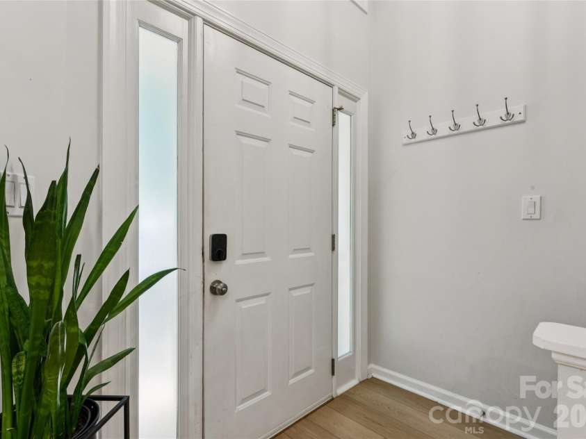 14039 Queens Harbor Road, Charlotte, NC 28278.  MLS# CAR4393361, YatesRealty ID 33388. 