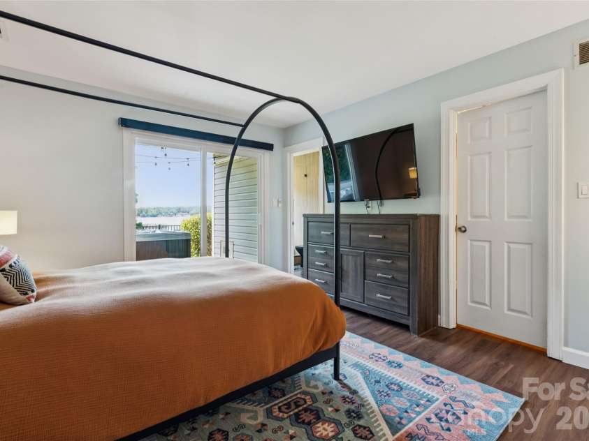 14039 Queens Harbor Road, Charlotte, NC 28278.  MLS# CAR4393361, YatesRealty ID 33388. 