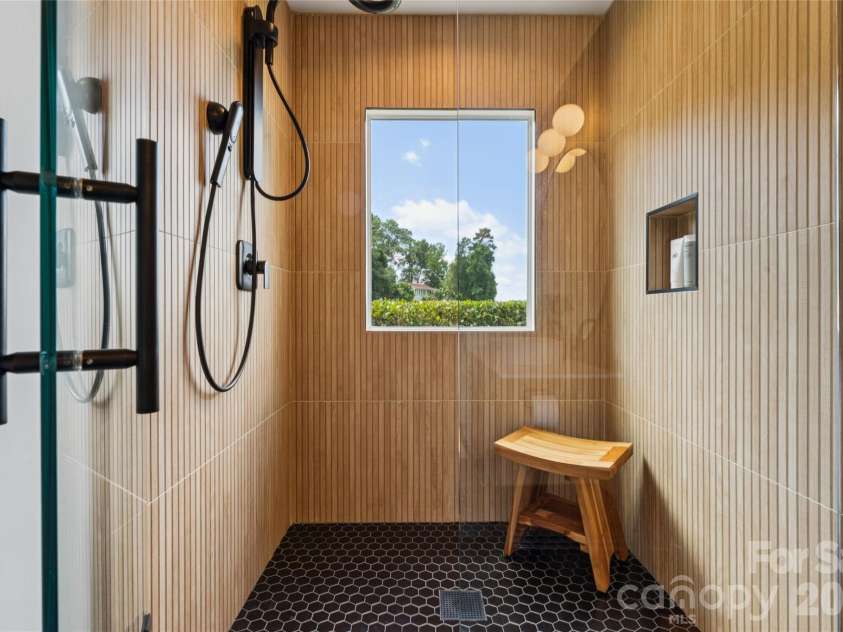 14039 Queens Harbor Road, Charlotte, NC 28278.  MLS# CAR4393361, YatesRealty ID 33388. 