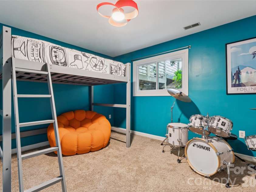 14039 Queens Harbor Road, Charlotte, NC 28278.  MLS# CAR4393361, YatesRealty ID 33388. 