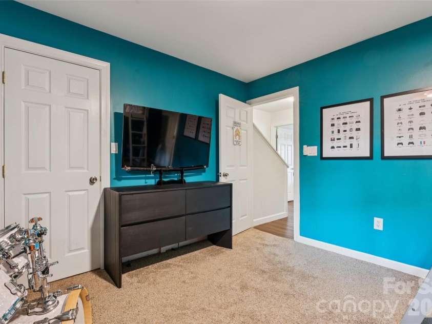 14039 Queens Harbor Road, Charlotte, NC 28278.  MLS# CAR4393361, YatesRealty ID 33388. 