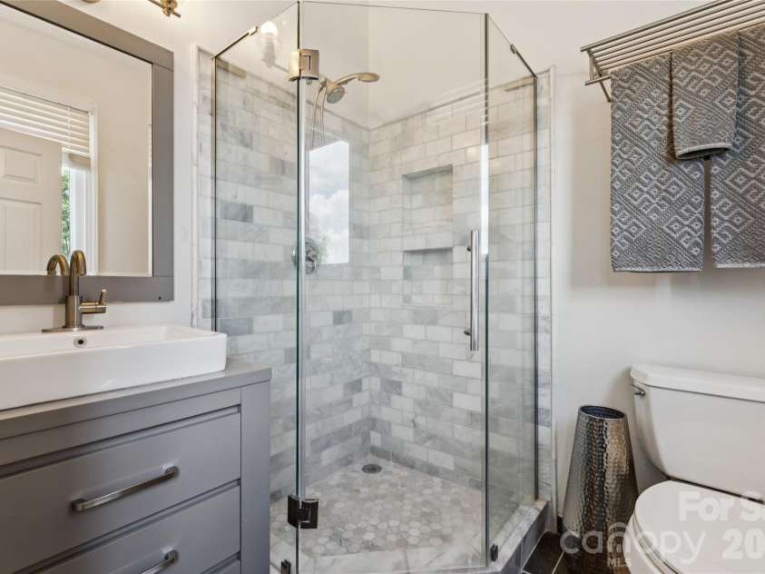 14039 Queens Harbor Road, Charlotte, NC 28278.  MLS# CAR4393361, YatesRealty ID 33388. 