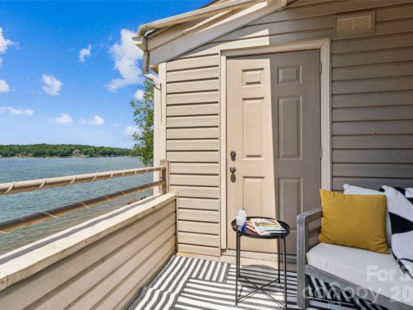 14039 Queens Harbor Road, Charlotte, NC 28278.  MLS# CAR4393361, YatesRealty ID 33388. 