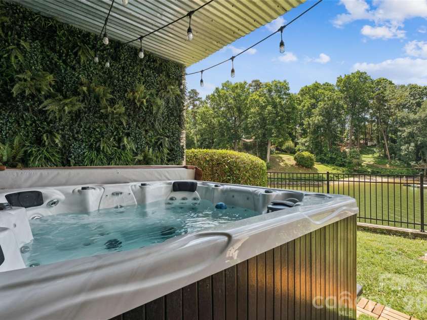 14039 Queens Harbor Road, Charlotte, NC 28278.  MLS# CAR4393361, YatesRealty ID 33388. 