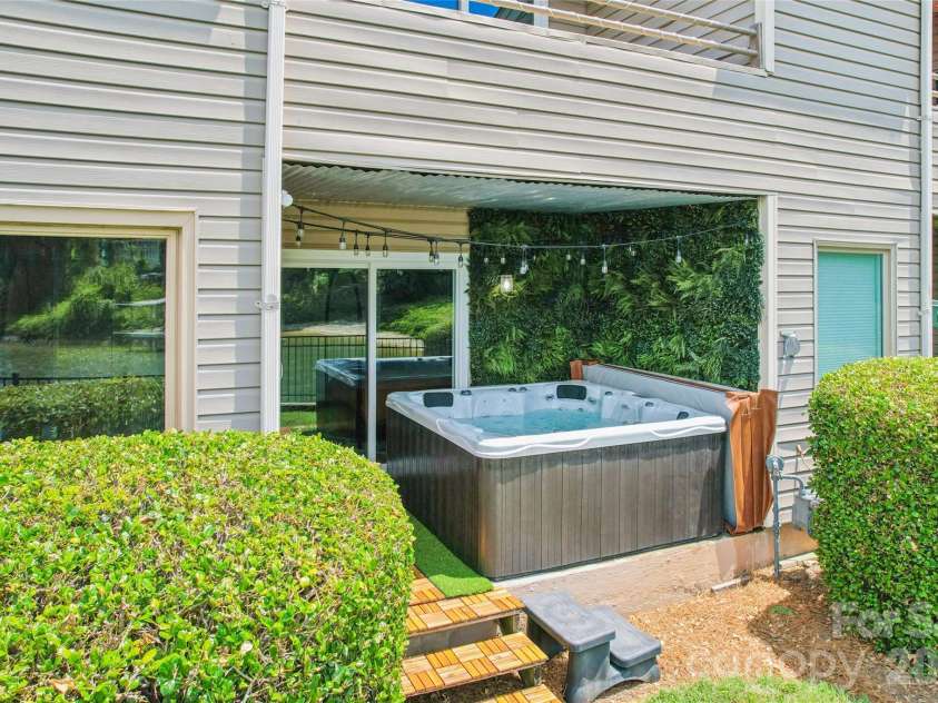 14039 Queens Harbor Road, Charlotte, NC 28278.  MLS# CAR4393361, YatesRealty ID 33388. 