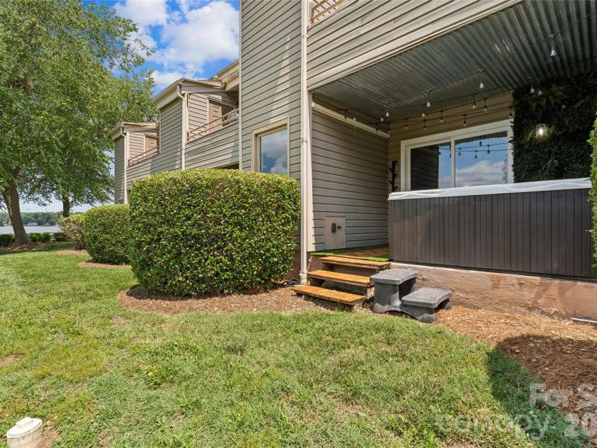 14039 Queens Harbor Road, Charlotte, NC 28278.  MLS# CAR4393361, YatesRealty ID 33388. 
