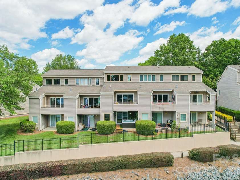 14039 Queens Harbor Road, Charlotte, NC 28278.  MLS# CAR4393361, YatesRealty ID 33388. 
