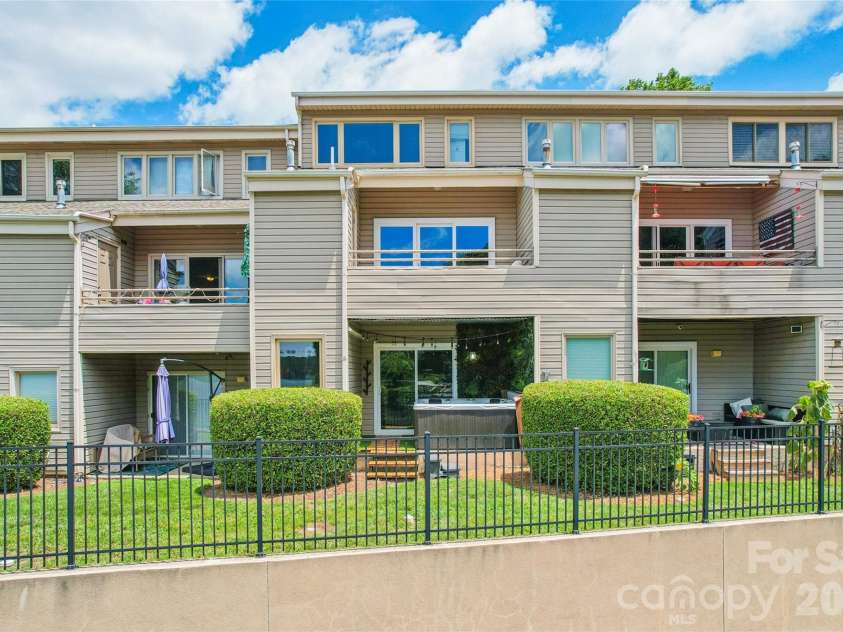 14039 Queens Harbor Road, Charlotte, NC 28278.  MLS# CAR4393361, YatesRealty ID 33388. 