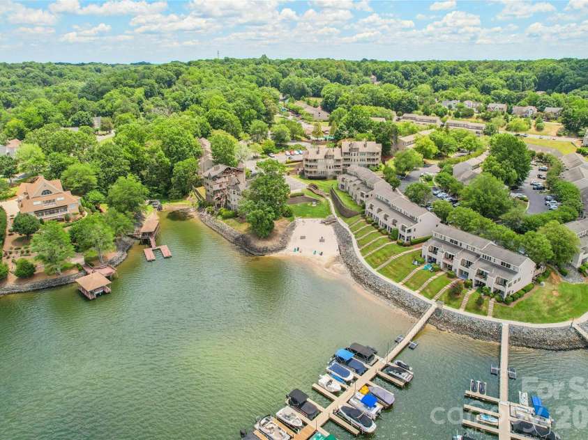 14039 Queens Harbor Road, Charlotte, NC 28278.  MLS# CAR4393361, YatesRealty ID 33388. 