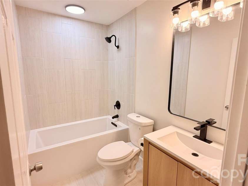 14039 Queens Harbor Road, Charlotte, NC 28278.  MLS# CAR4393361, YatesRealty ID 33388. 