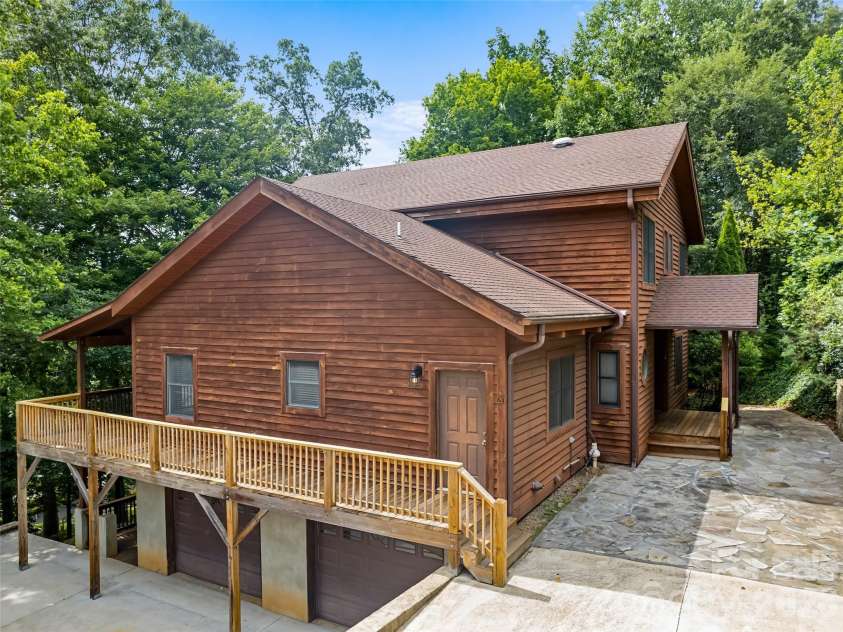 20 Sarah Court, Lake Junaluska, NC 28745.  MLS# CAR4394517, YatesRealty ID 33389. 