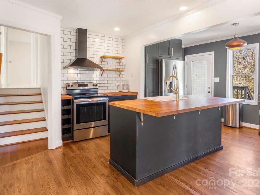 1628 Shannonhouse Drive, Charlotte, NC 28215.  MLS# CAR4161458, YatesRealty ID 3339. 