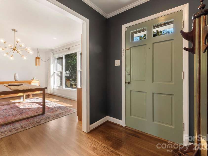 1628 Shannonhouse Drive, Charlotte, NC 28215.  MLS# CAR4161458, YatesRealty ID 3339. 