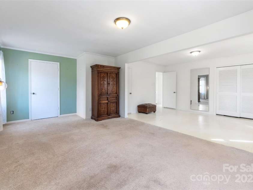 1628 Shannonhouse Drive, Charlotte, NC 28215.  MLS# CAR4161458, YatesRealty ID 3339. 