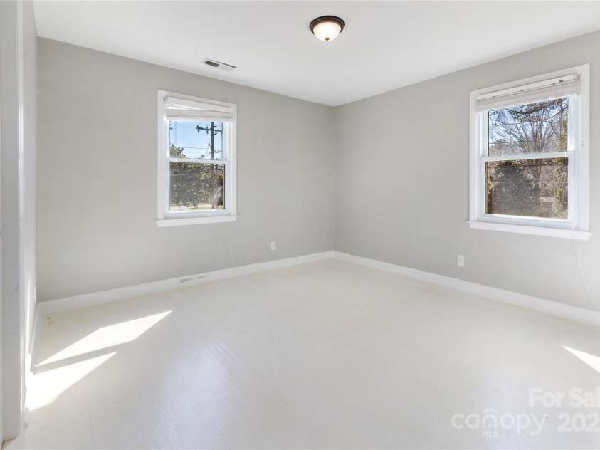 1628 Shannonhouse Drive, Charlotte, NC 28215.  MLS# CAR4161458, YatesRealty ID 3339. 