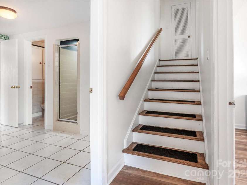 1628 Shannonhouse Drive, Charlotte, NC 28215.  MLS# CAR4161458, YatesRealty ID 3339. 