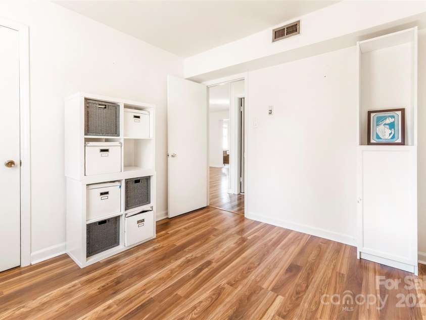 1628 Shannonhouse Drive, Charlotte, NC 28215.  MLS# CAR4161458, YatesRealty ID 3339. 