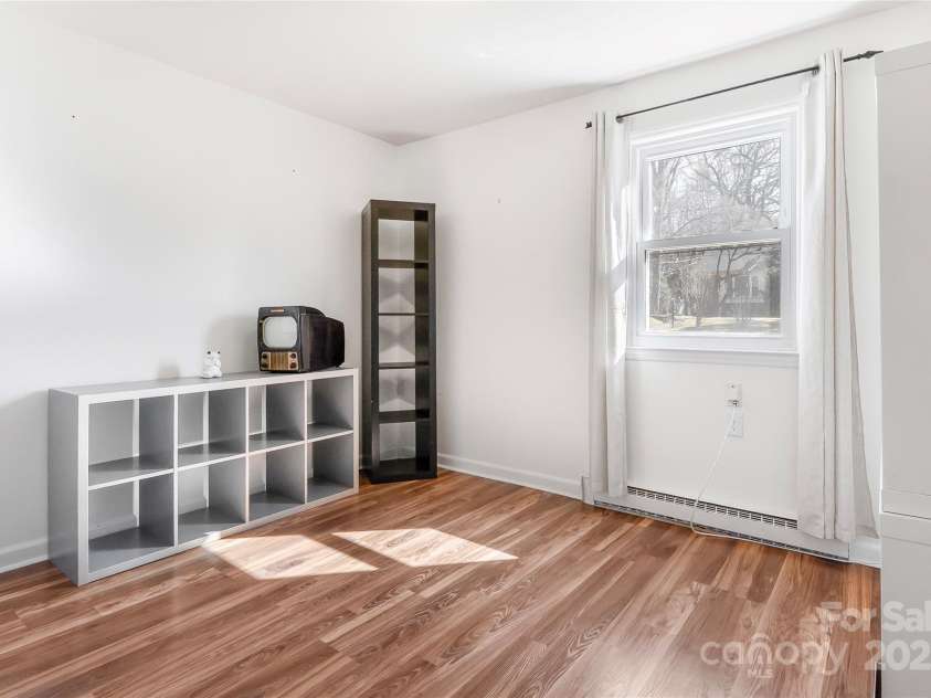 1628 Shannonhouse Drive, Charlotte, NC 28215.  MLS# CAR4161458, YatesRealty ID 3339. 