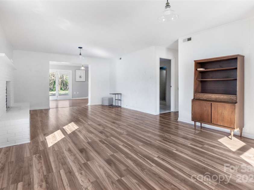 1628 Shannonhouse Drive, Charlotte, NC 28215.  MLS# CAR4161458, YatesRealty ID 3339. 