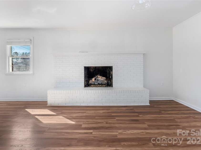 1628 Shannonhouse Drive, Charlotte, NC 28215.  MLS# CAR4161458, YatesRealty ID 3339. 