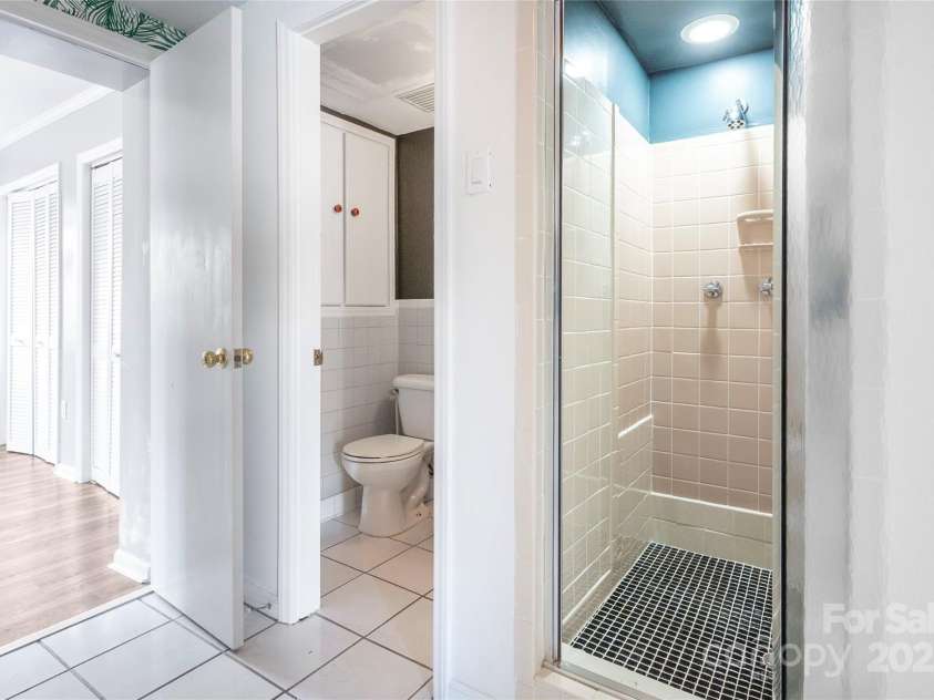 1628 Shannonhouse Drive, Charlotte, NC 28215.  MLS# CAR4161458, YatesRealty ID 3339. 