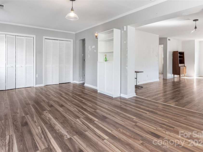 1628 Shannonhouse Drive, Charlotte, NC 28215.  MLS# CAR4161458, YatesRealty ID 3339. 