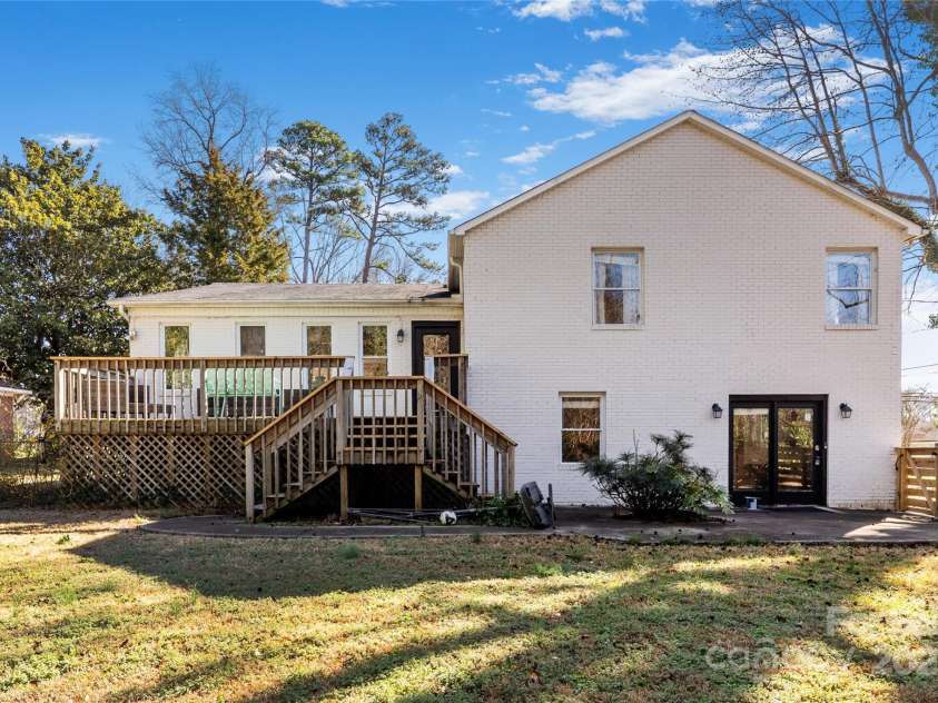 1628 Shannonhouse Drive, Charlotte, NC 28215.  MLS# CAR4161458, YatesRealty ID 3339. 