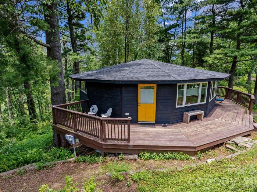 826 Town Mountain Road, Asheville, NC 28804.  MLS# CAR4279894, YatesRealty ID 3339. 