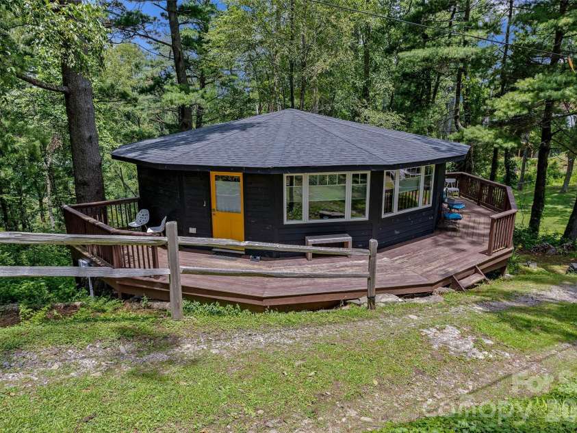 826 Town Mountain Road, Asheville, NC 28804.  MLS# CAR4279894, YatesRealty ID 3339. 