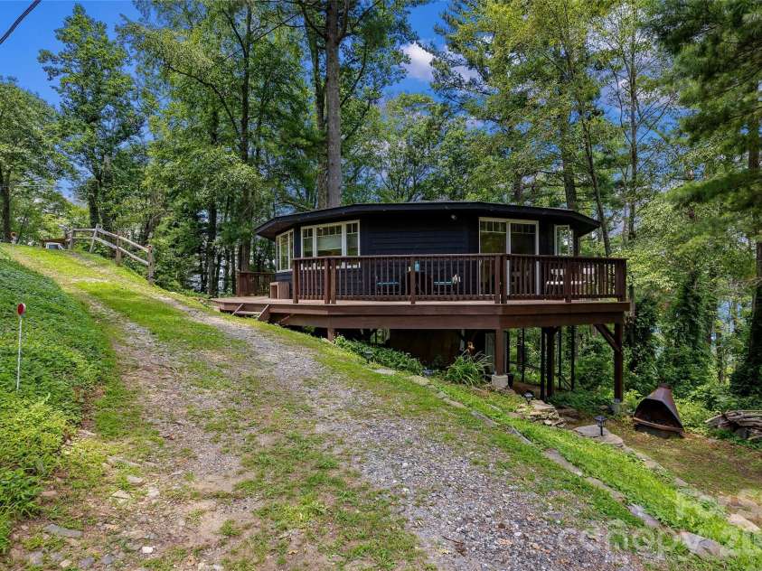 826 Town Mountain Road, Asheville, NC 28804.  MLS# CAR4279894, YatesRealty ID 3339. 
