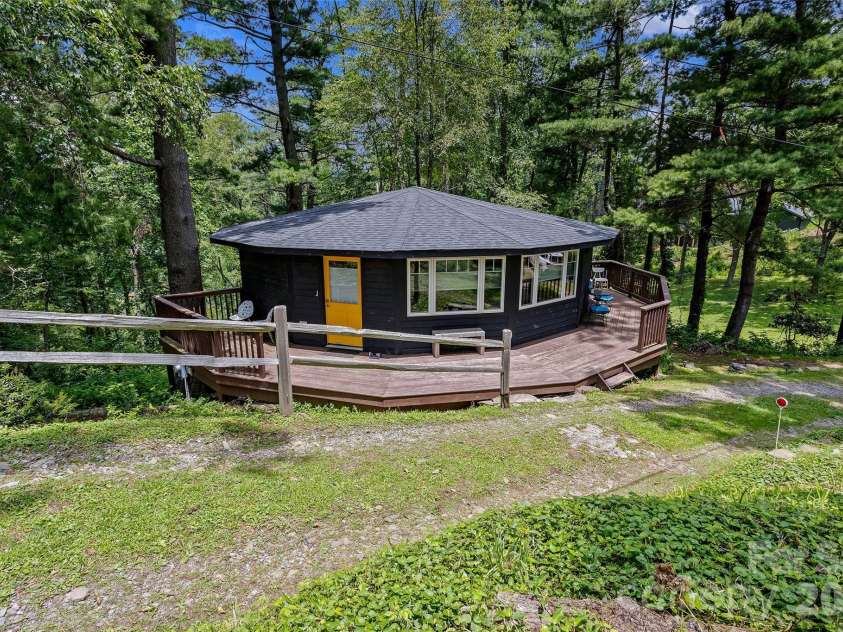 826 Town Mountain Road, Asheville, NC 28804.  MLS# CAR4279894, YatesRealty ID 3339. 