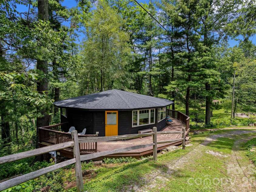 826 Town Mountain Road, Asheville, NC 28804.  MLS# CAR4279894, YatesRealty ID 3339. 