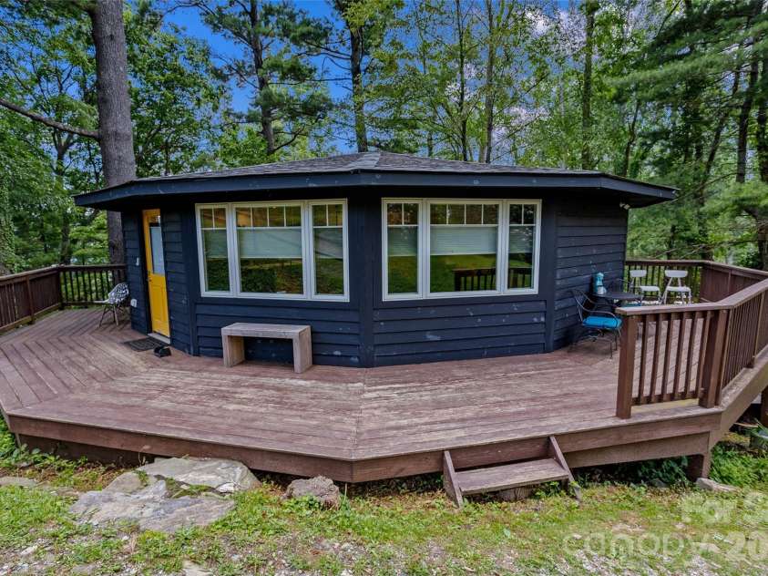 826 Town Mountain Road, Asheville, NC 28804.  MLS# CAR4279894, YatesRealty ID 3339. 