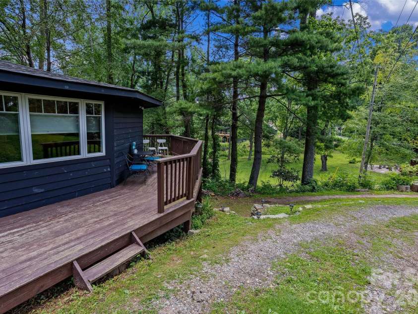 826 Town Mountain Road, Asheville, NC 28804.  MLS# CAR4279894, YatesRealty ID 3339. 