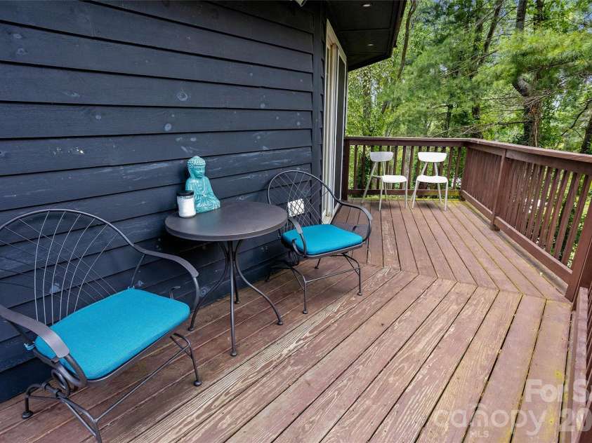 826 Town Mountain Road, Asheville, NC 28804.  MLS# CAR4279894, YatesRealty ID 3339. 
