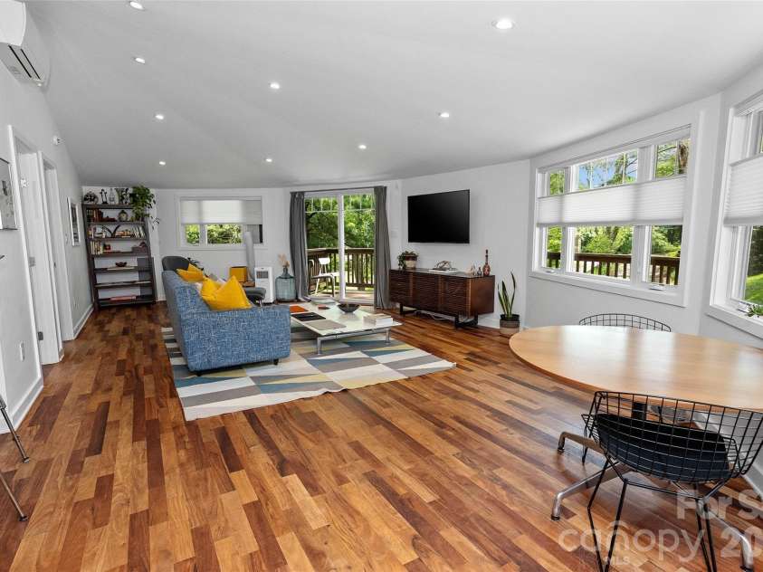 826 Town Mountain Road, Asheville, NC 28804.  MLS# CAR4279894, YatesRealty ID 3339. 