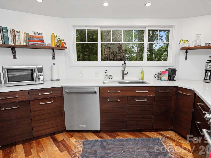 826 Town Mountain Road, Asheville, NC 28804.  MLS# CAR4279894, YatesRealty ID 3339. 