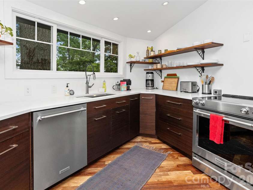 826 Town Mountain Road, Asheville, NC 28804.  MLS# CAR4279894, YatesRealty ID 3339. 