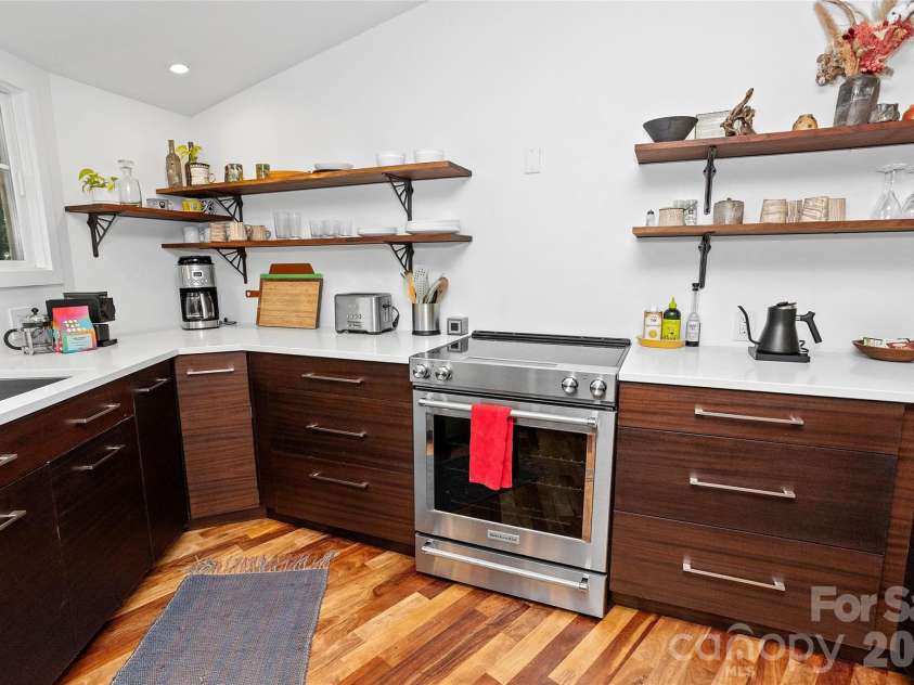 826 Town Mountain Road, Asheville, NC 28804.  MLS# CAR4279894, YatesRealty ID 3339. 