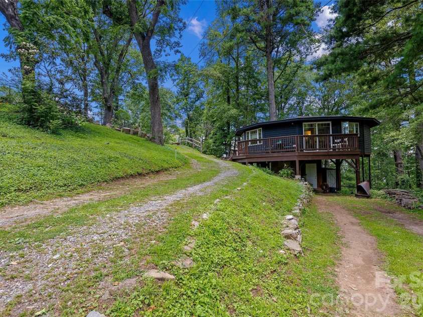 826 Town Mountain Road, Asheville, NC 28804.  MLS# CAR4279894, YatesRealty ID 3339. 