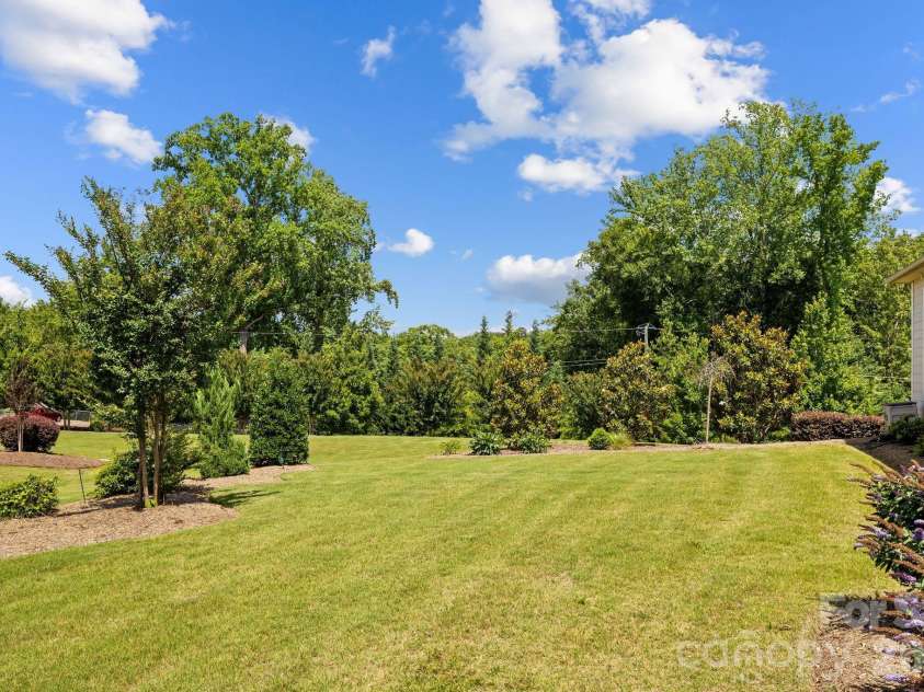 12047 Cove Court, Charlotte, NC 28278.  MLS# CAR4394984, YatesRealty ID 33390. Flat yard space