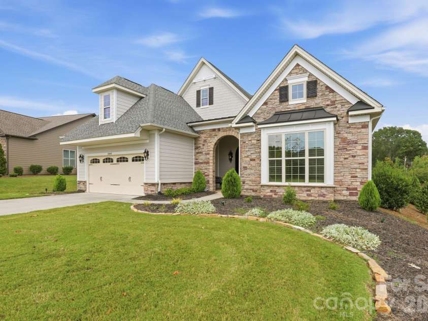 12047 Cove Court, Charlotte, NC 28278.  MLS# CAR4424173, YatesRealty ID 33390. 